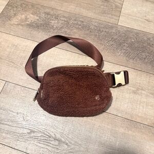 lululemon Everywhere Belt Bag